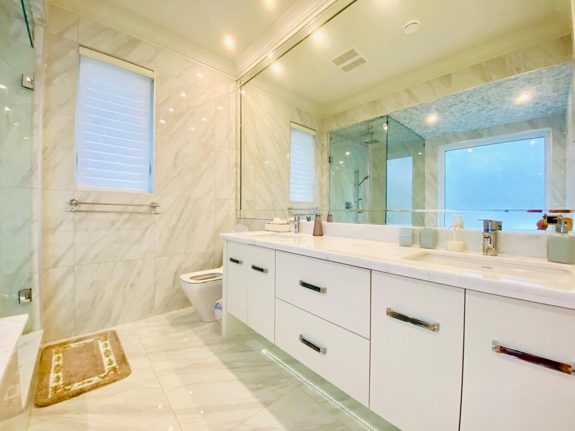 Vancouver Shangrila House 列治文 外观 照片